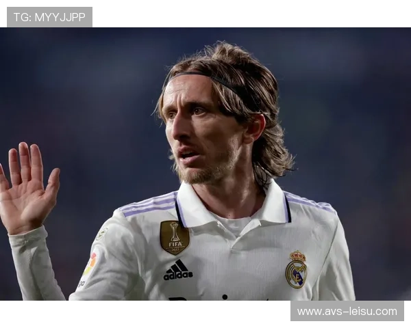 38岁莫德里奇带伤打满全场，克罗地亚人获全场起立致敬